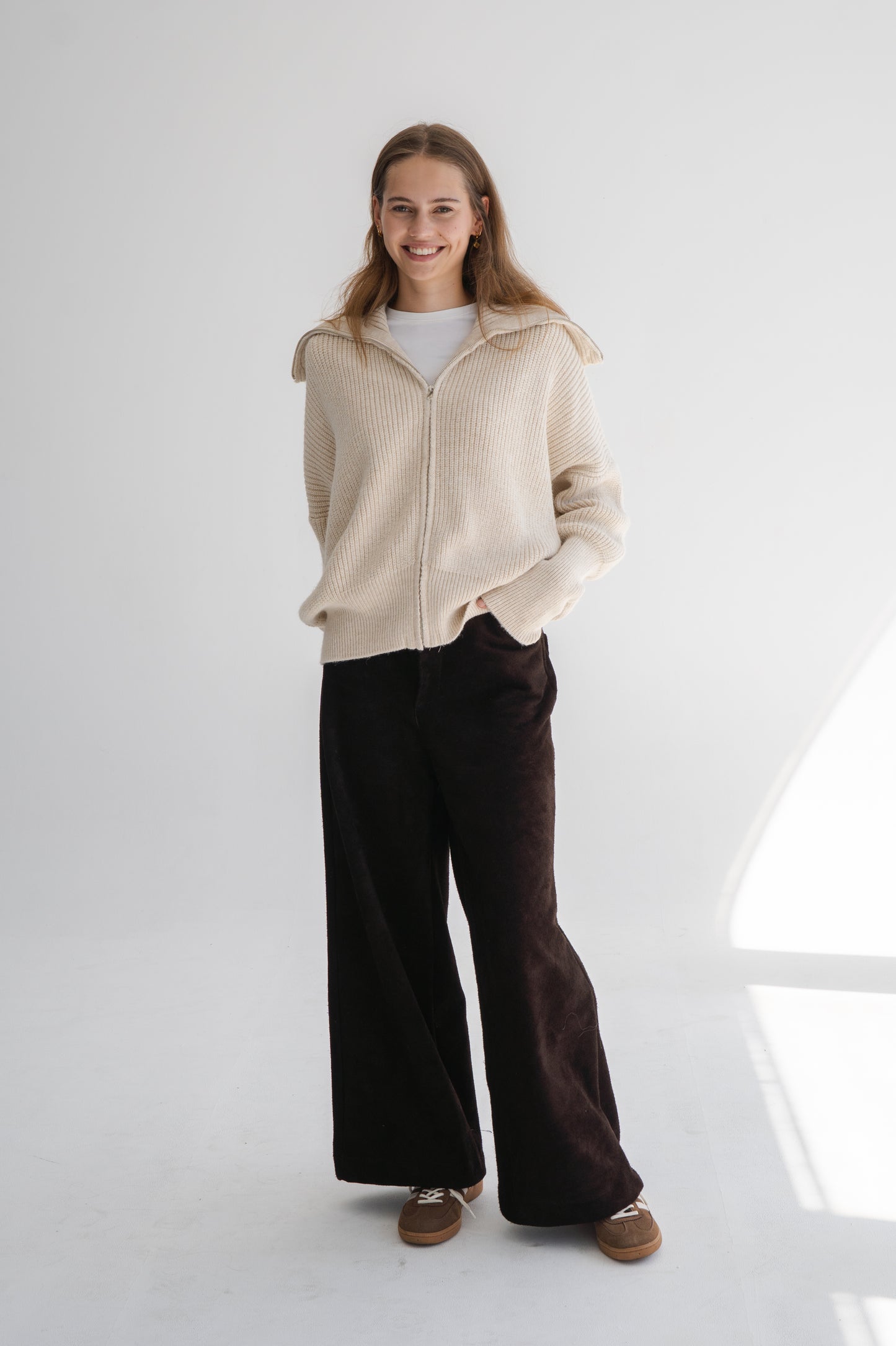 BEIGE ZIP THROUGH KNIT