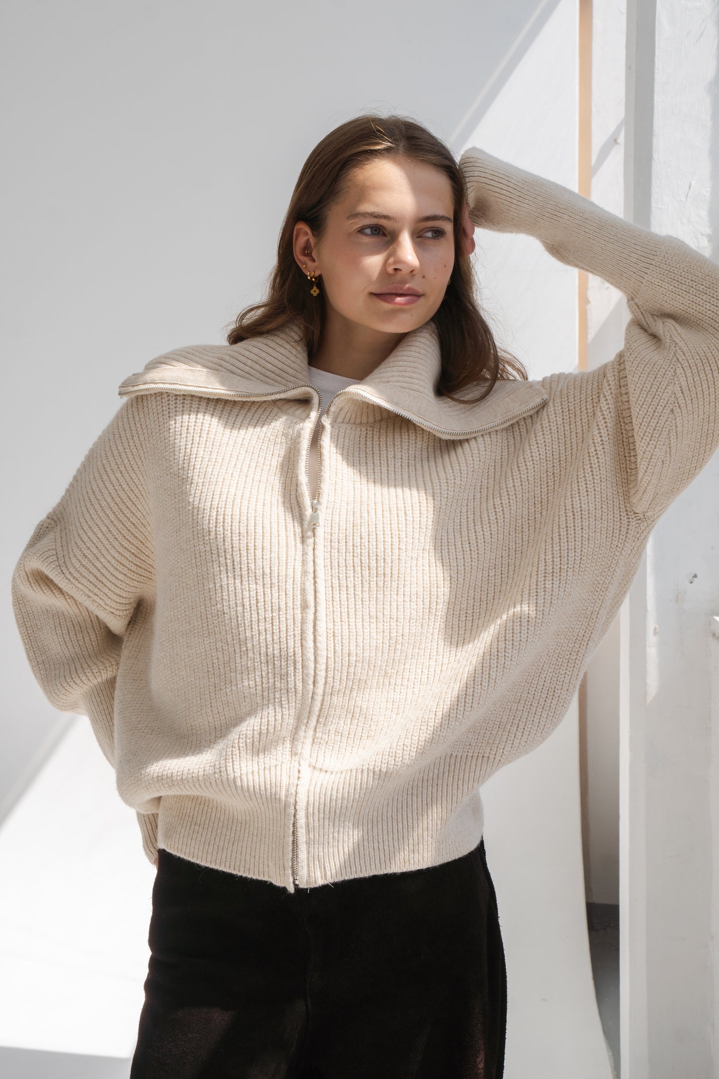 BEIGE ZIP THROUGH KNIT