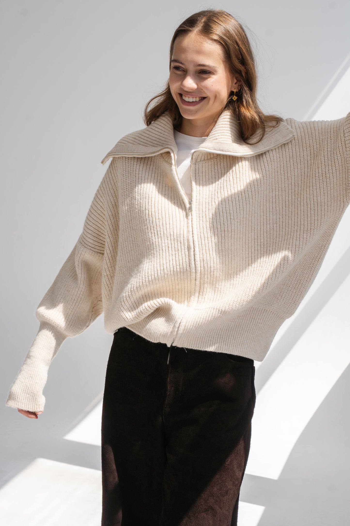 BEIGE ZIP THROUGH KNIT