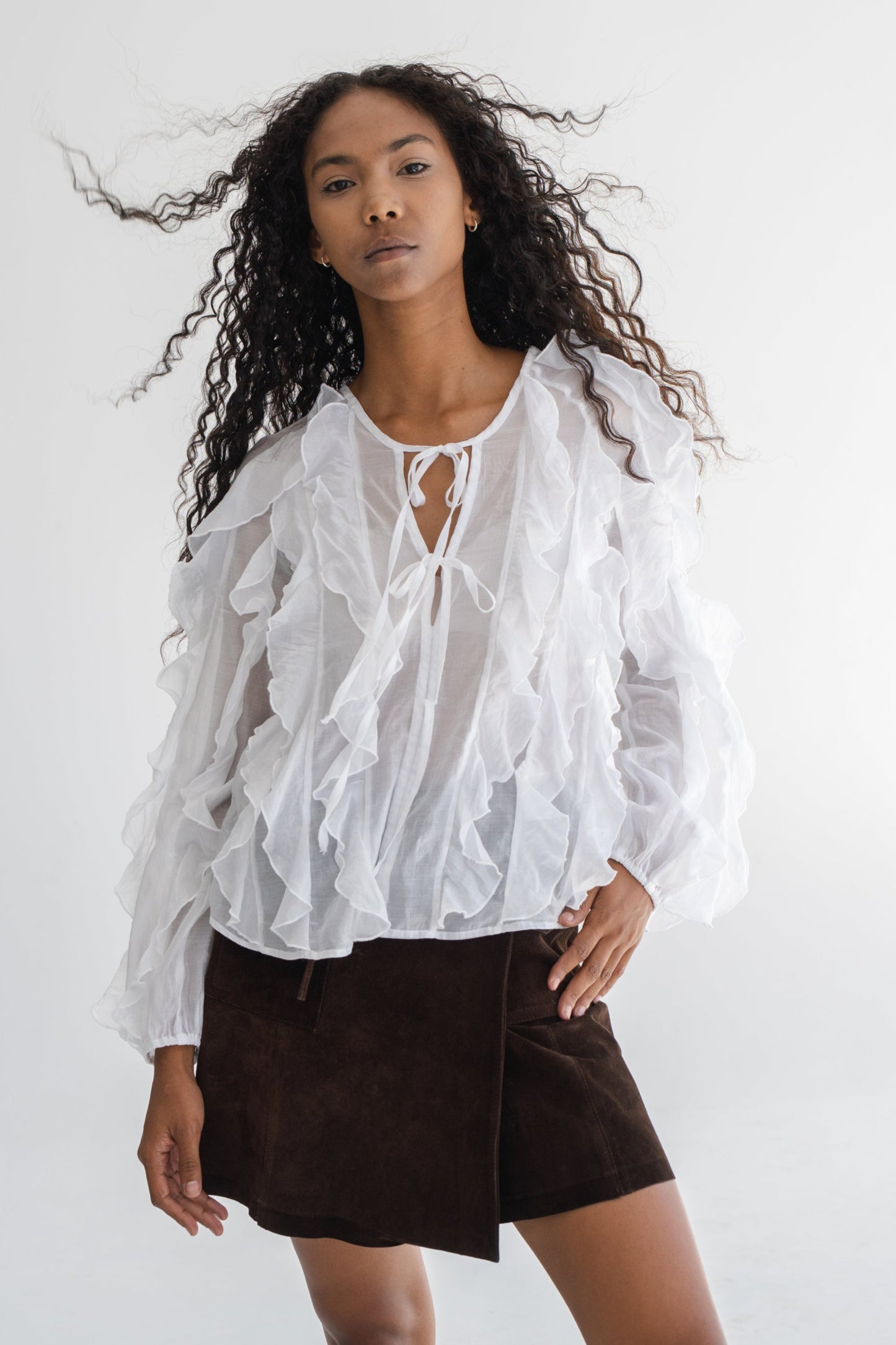 WHITE RUFFLE TOP