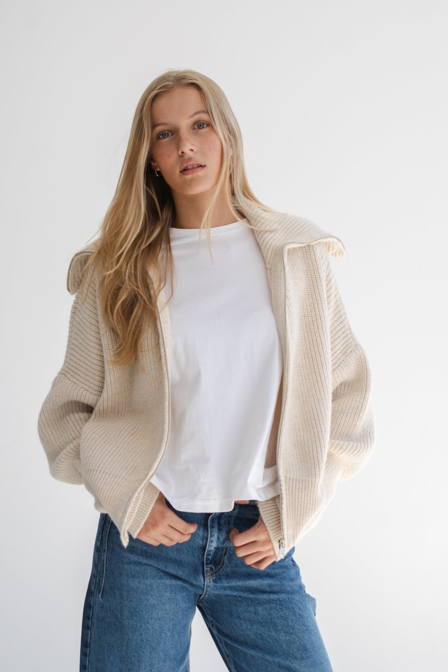 BEIGE ZIP THROUGH KNIT