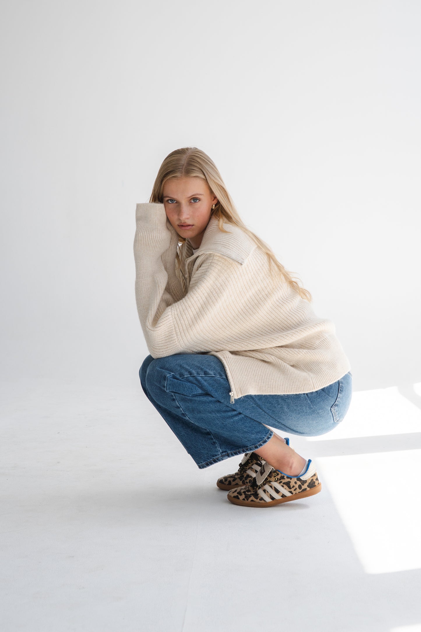 BEIGE ZIP THROUGH KNIT