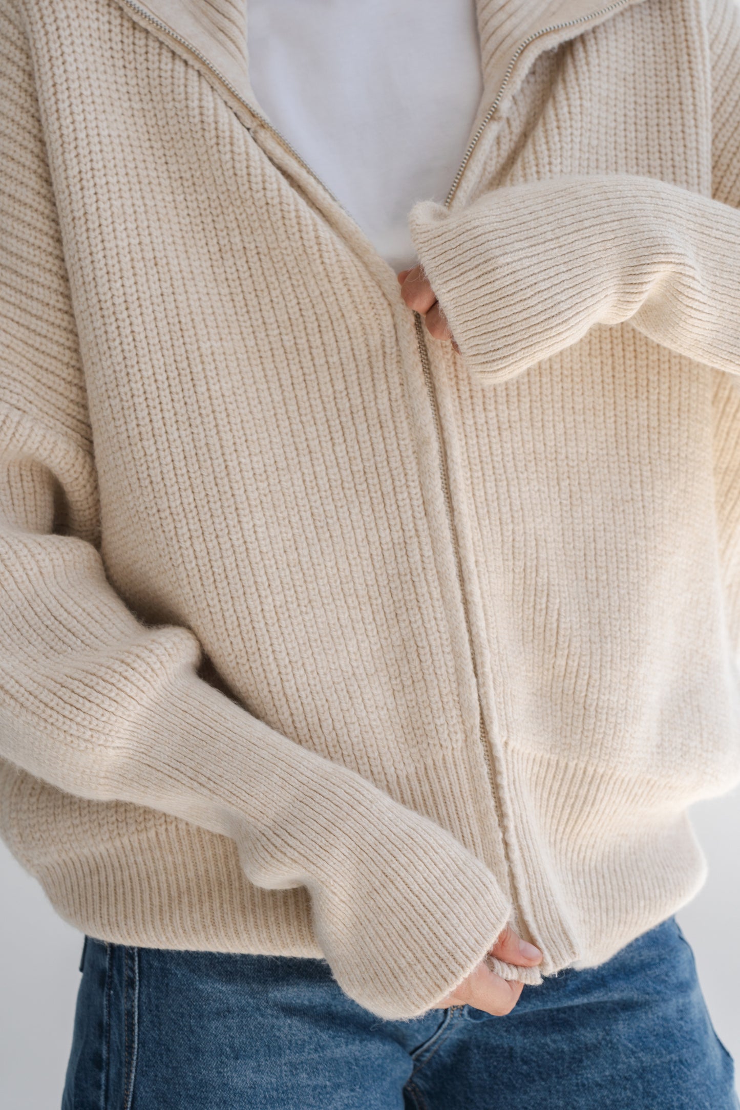 BEIGE ZIP THROUGH KNIT