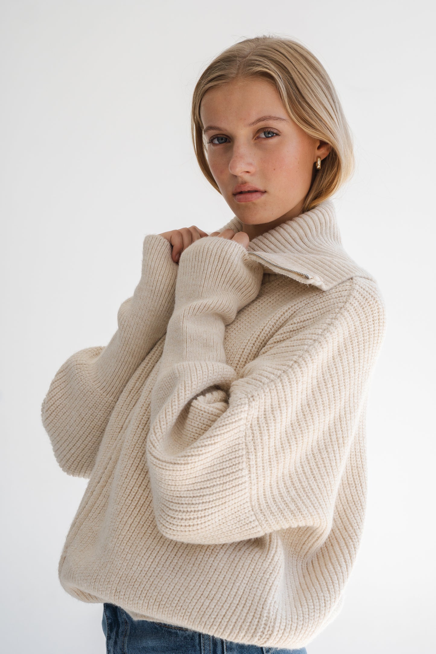 BEIGE ZIP THROUGH KNIT