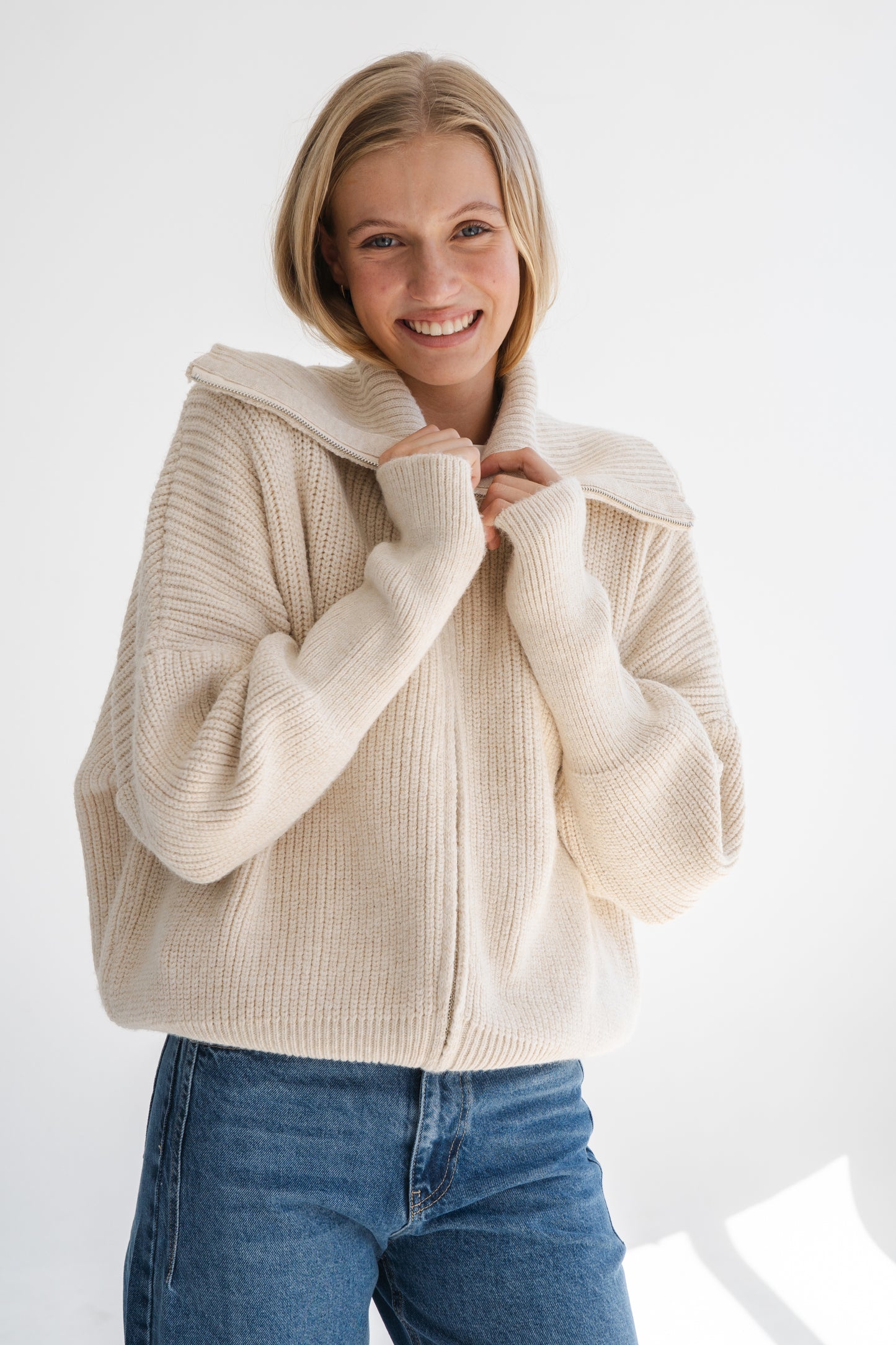 BEIGE ZIP THROUGH KNIT