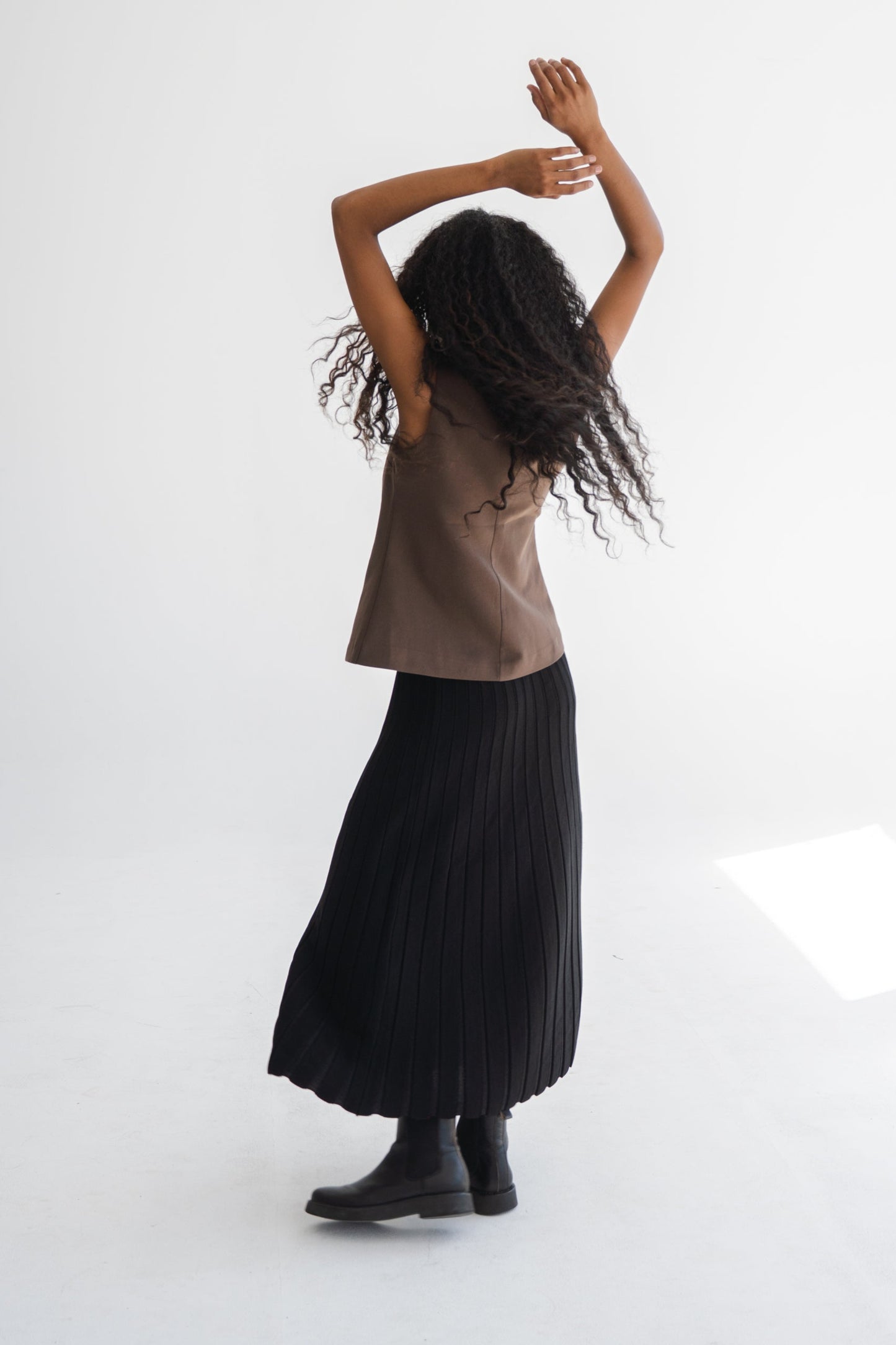 PLEATED KNIT SKIRT WITH SHIMMER DETAIL