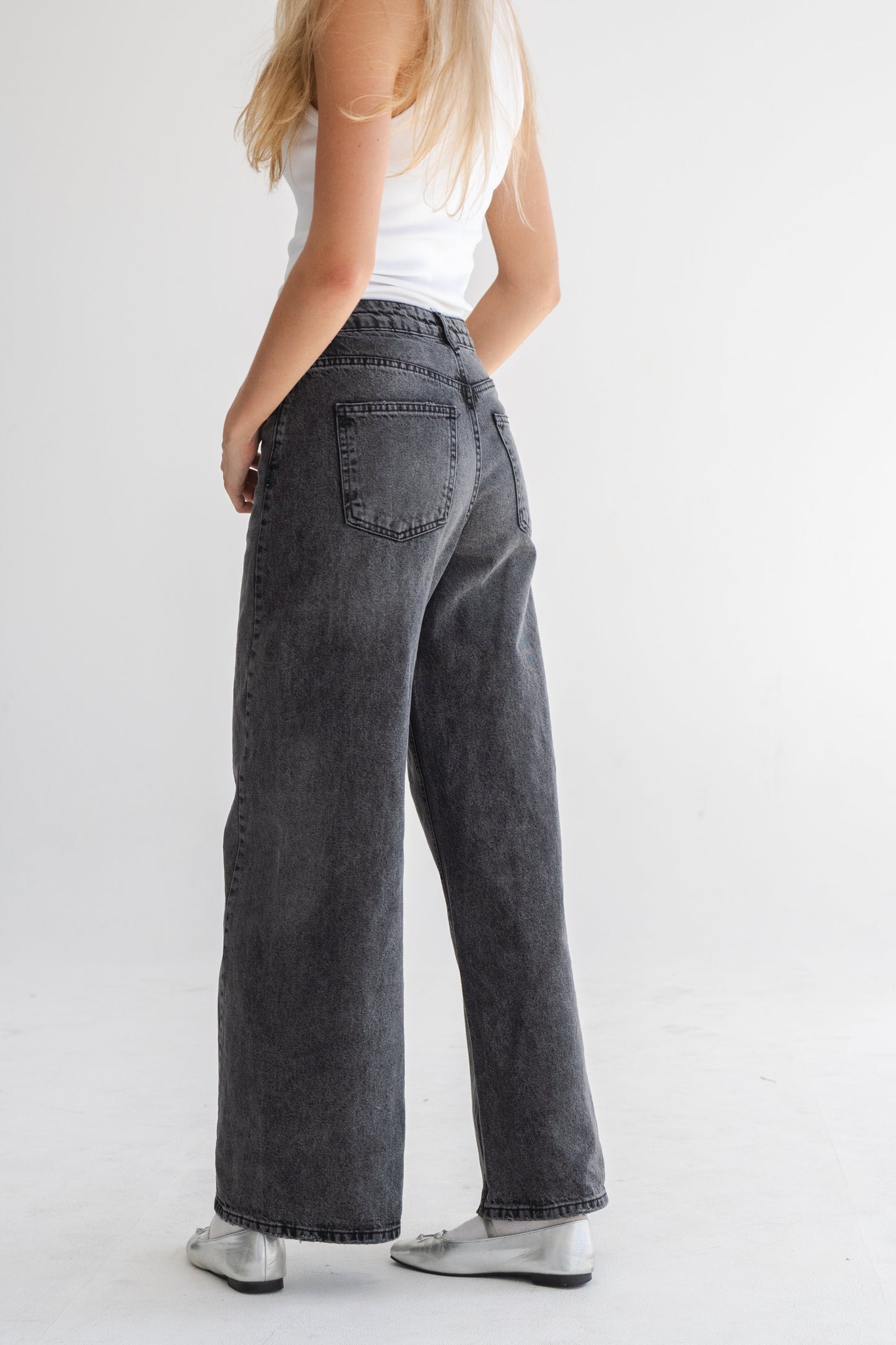CHARCOAL WIDE LEG JEAN WITH SIDE SEAM