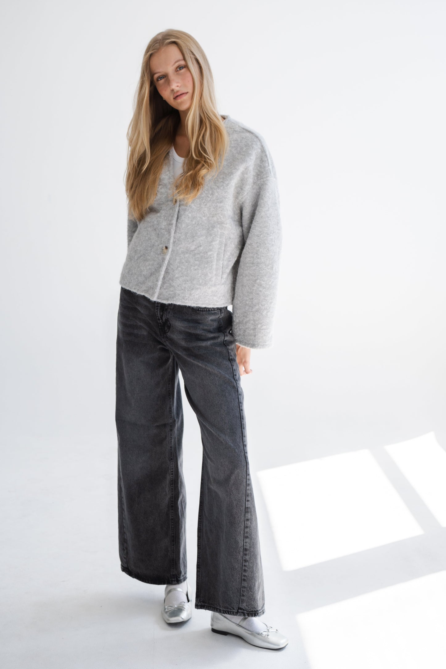 CHARCOAL WIDE LEG JEAN WITH SIDE SEAM