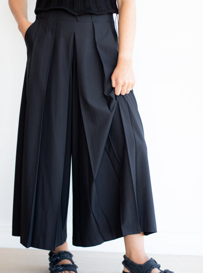 BLACK PLEATED PALAZZO PANTS