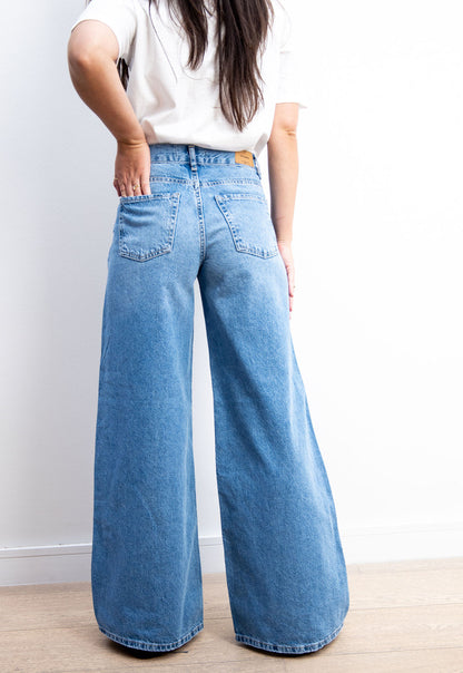 BLUE WIDE LEG JEANS