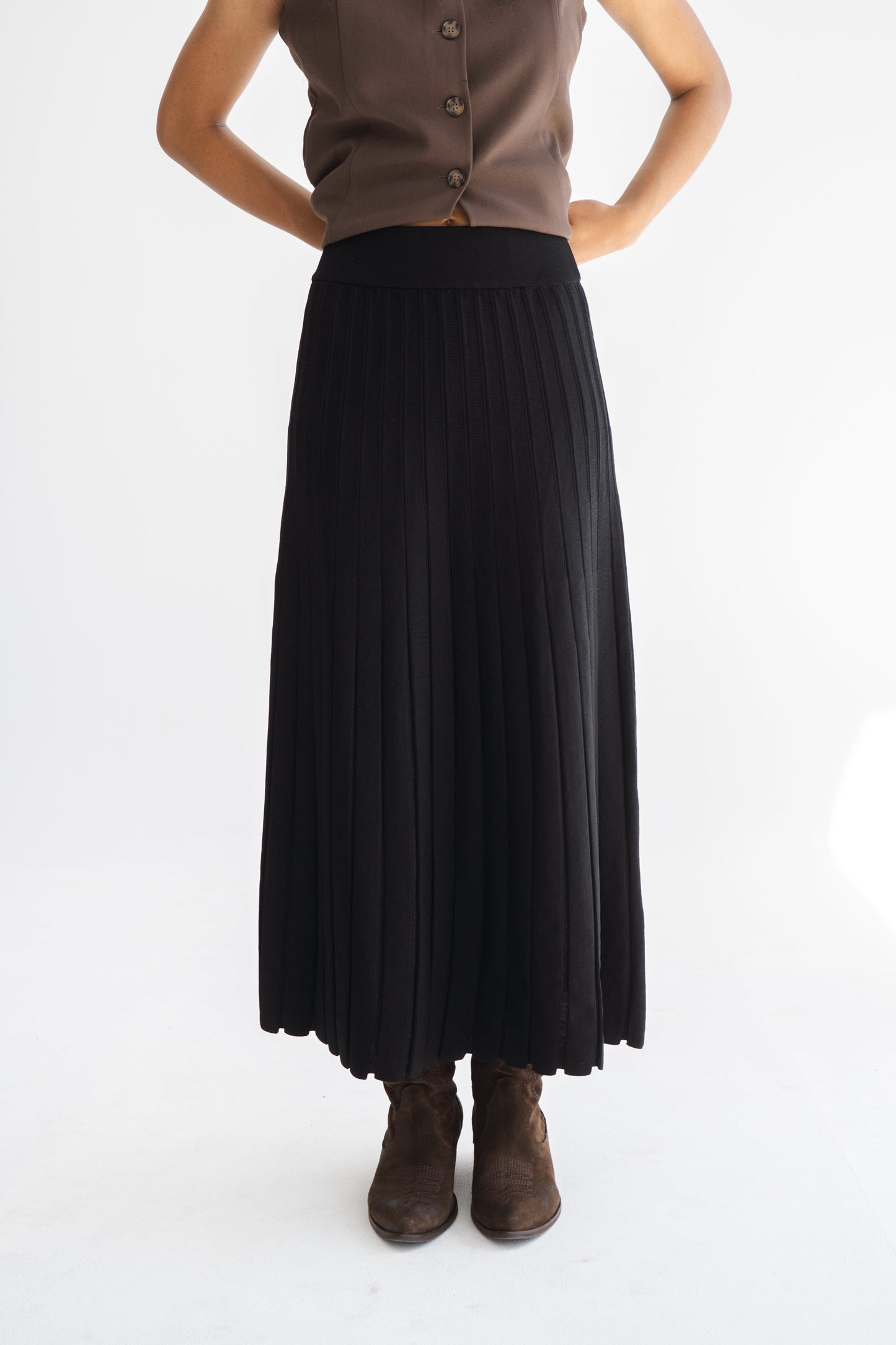 PLEATED KNIT SKIRT WITH SHIMMER DETAIL
