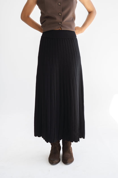PLEATED KNIT SKIRT WITH SHIMMER DETAIL