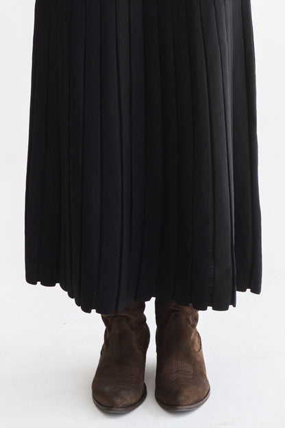 PLEATED KNIT SKIRT WITH SHIMMER DETAIL