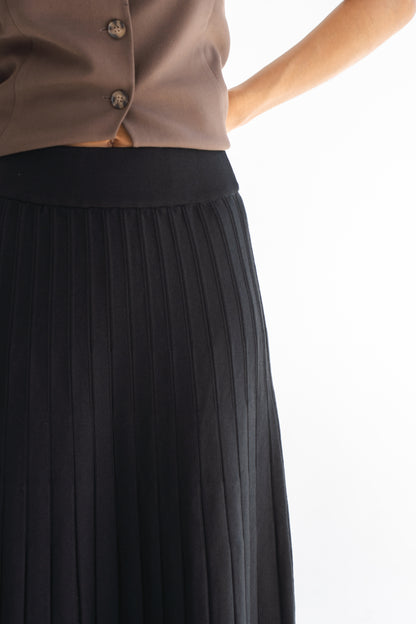 PLEATED KNIT SKIRT WITH SHIMMER DETAIL