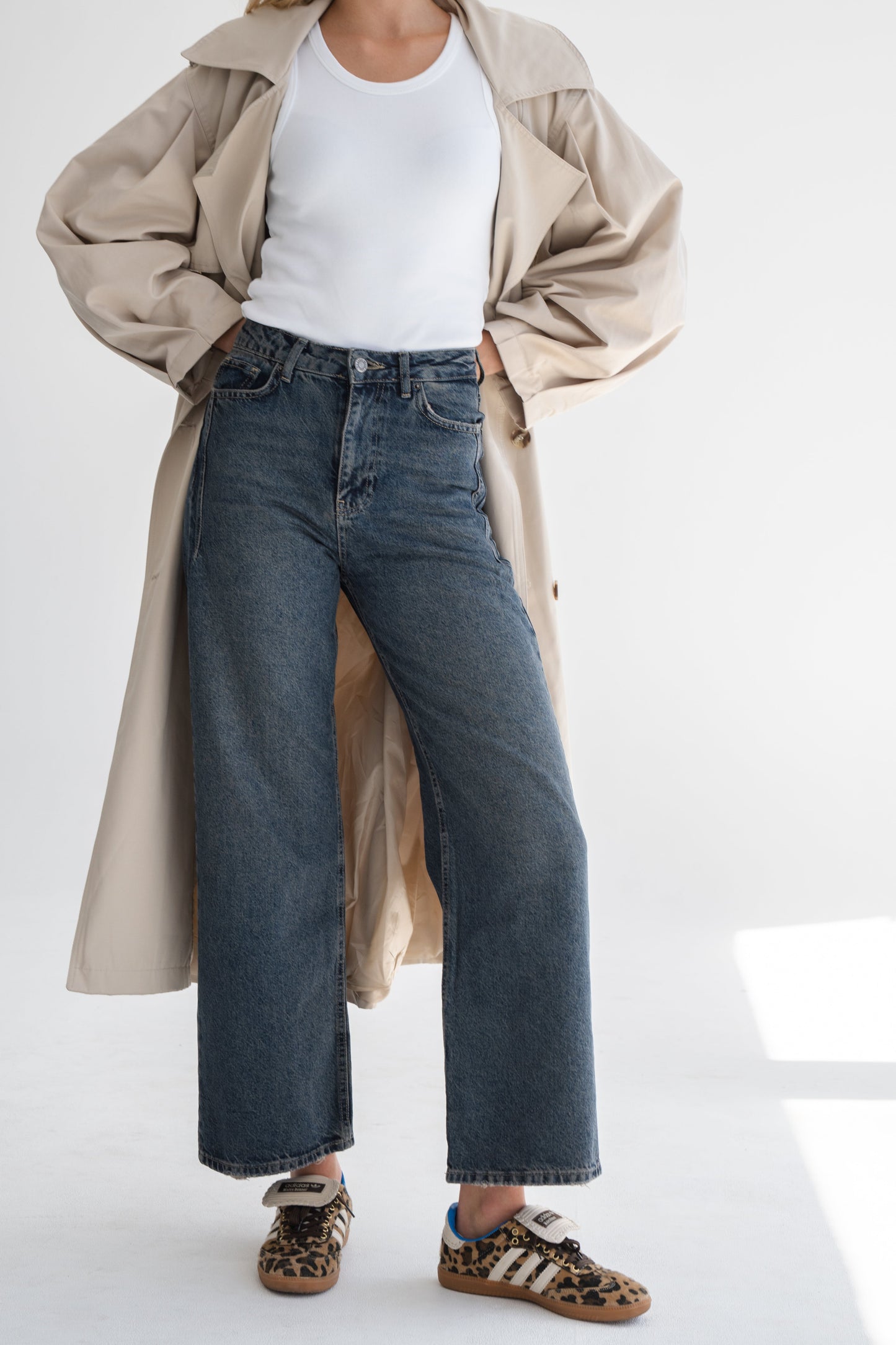STRAIGHT DARK BLUE JEANS