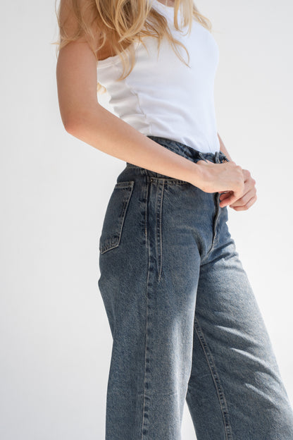 STRAIGHT DARK BLUE JEANS