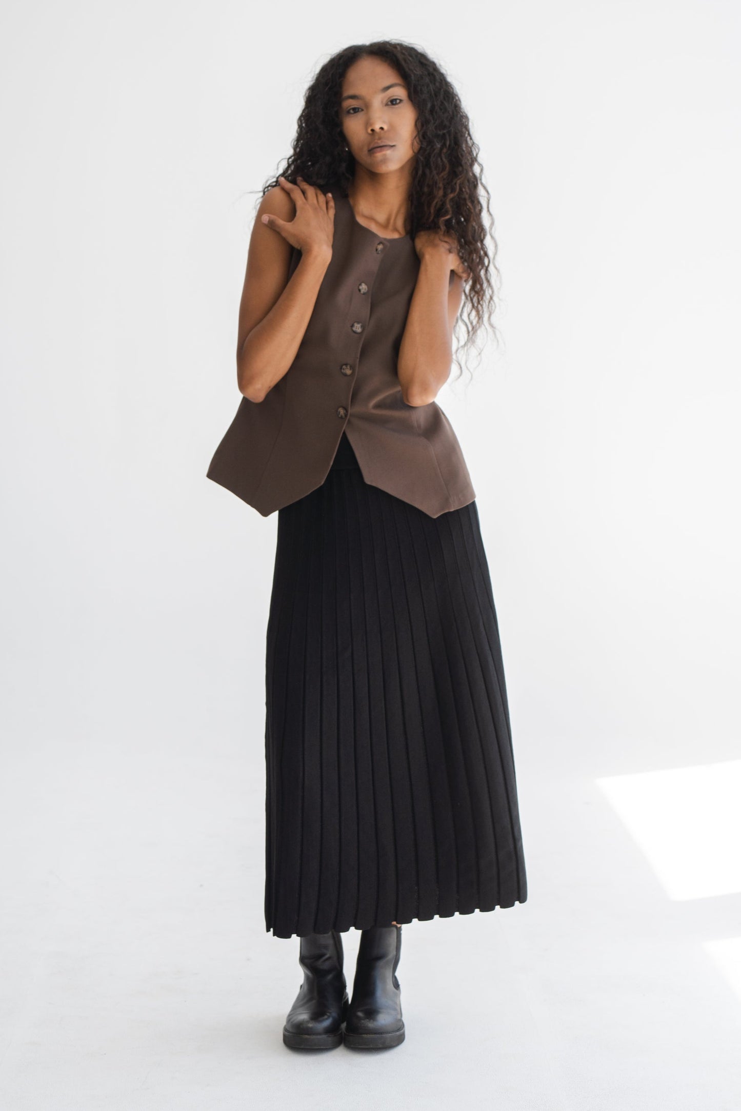 PLEATED KNIT SKIRT WITH SHIMMER DETAIL