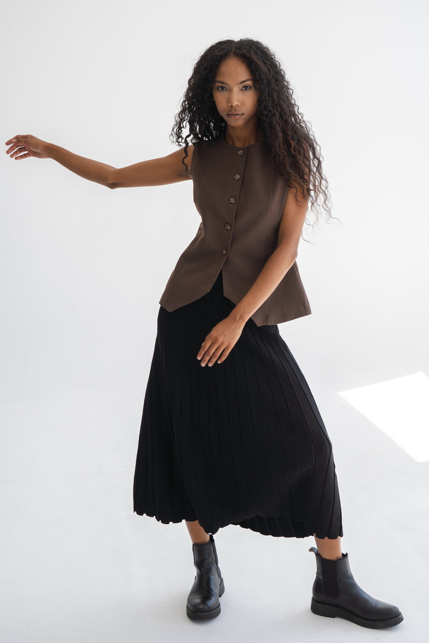 PLEATED KNIT SKIRT WITH SHIMMER DETAIL