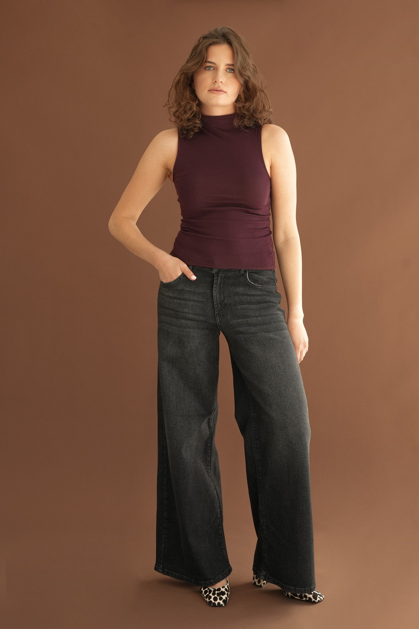 The Overtime Jeans in Smoke