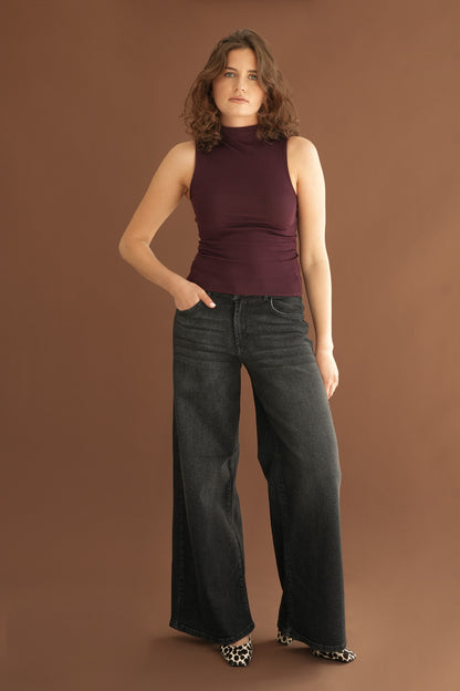 The Overtime Jeans in Smoke