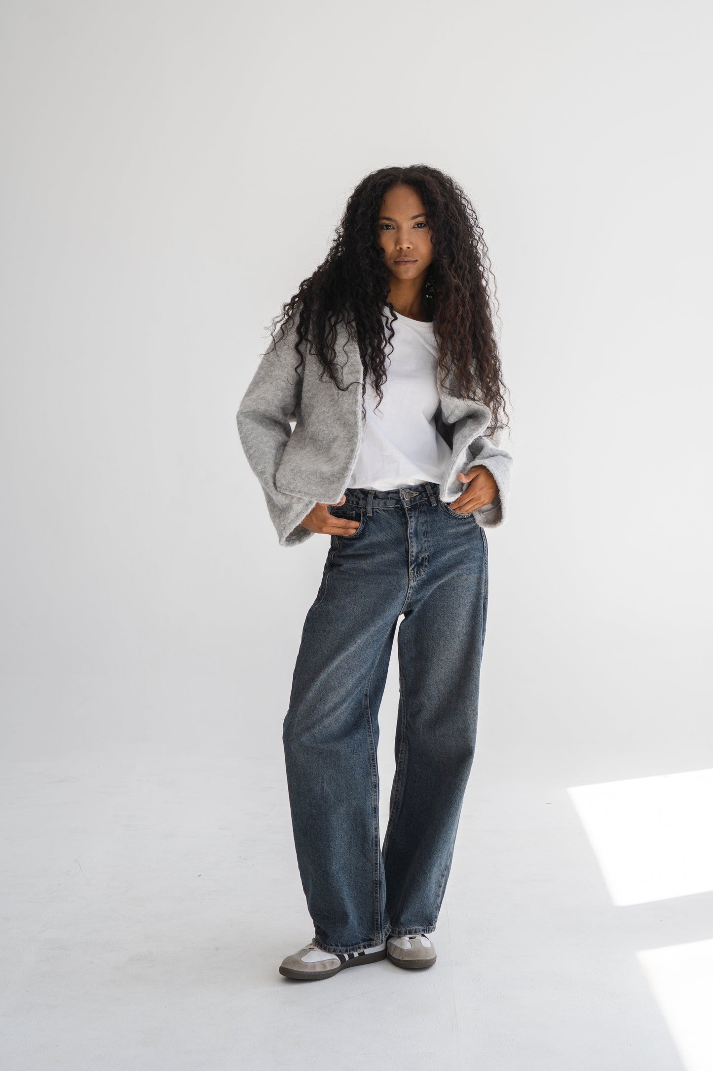 STRAIGHT DARK BLUE JEANS