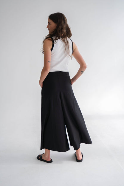 BLACK PLEATED PALAZZO PANTS