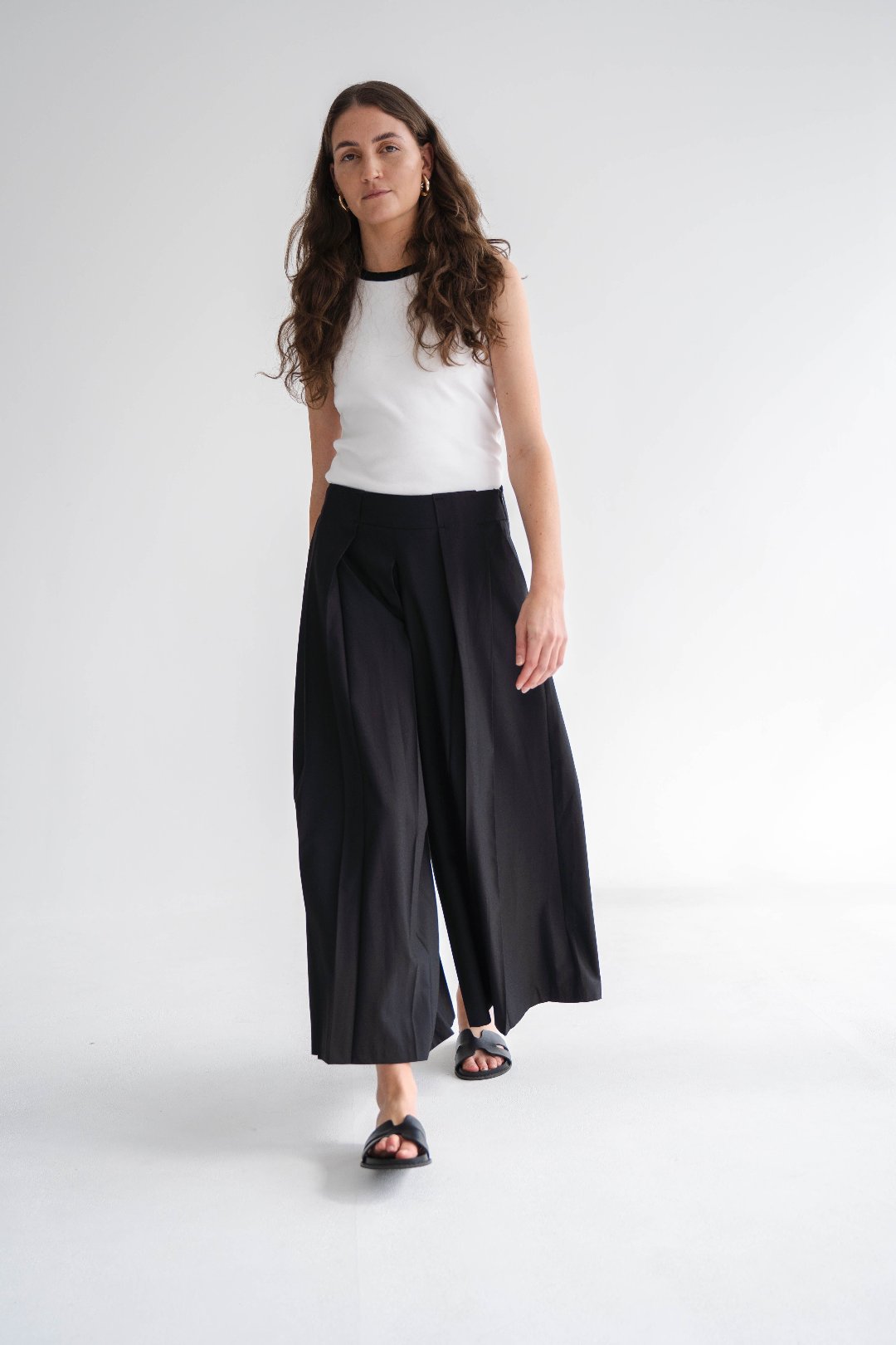 BLACK PLEATED PALAZZO PANTS