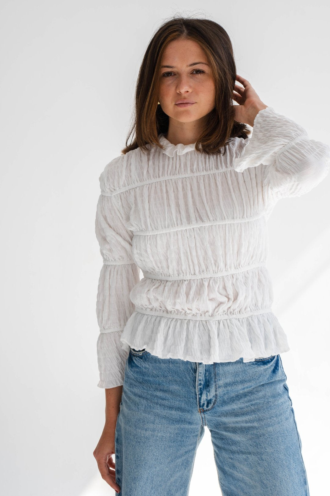 WHITE RUFFLE TOP