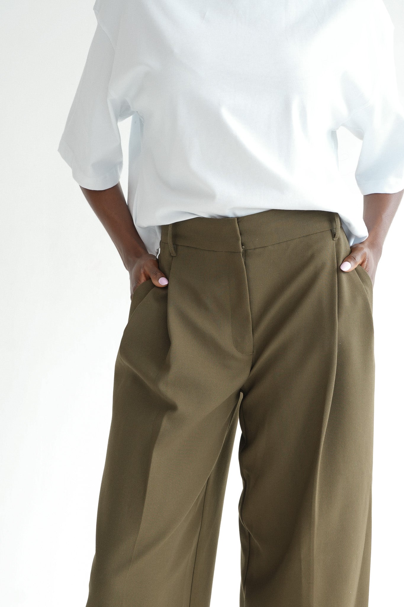 The Rhea Trouser in Olive Stone