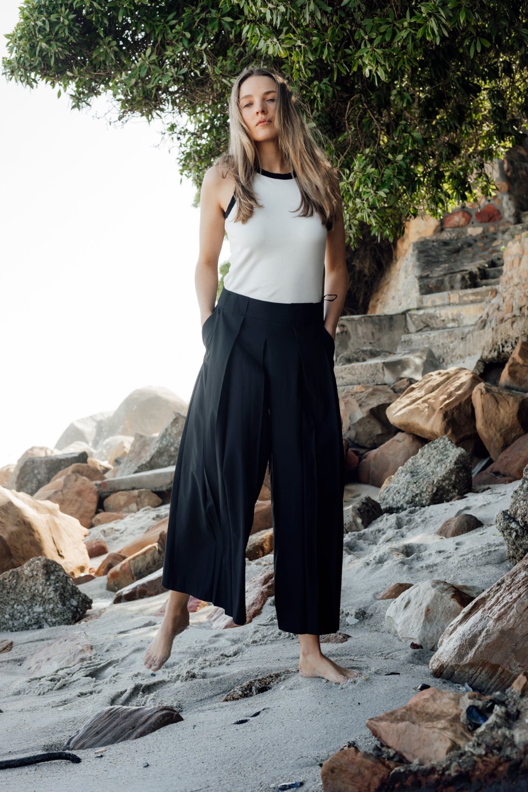 BLACK PLEATED PALAZZO PANTS