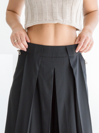 BLACK PLEATED PALAZZO PANTS