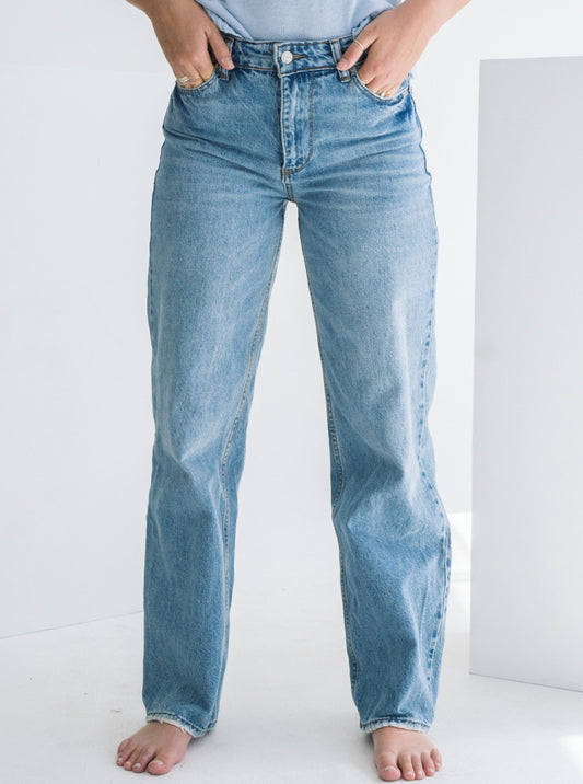 STRAIGHT LEG JEANS