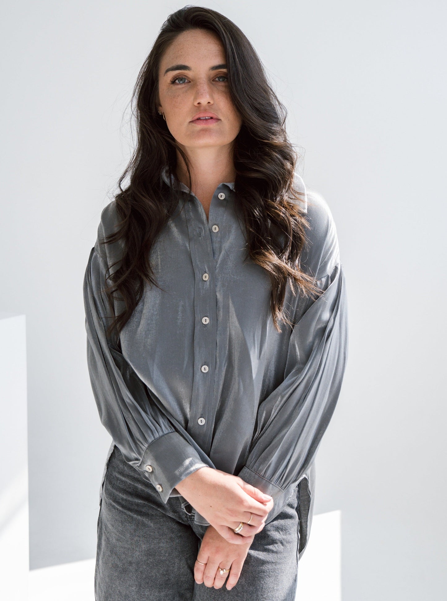 CHARCOAL/SILVER BUTTON DOWN