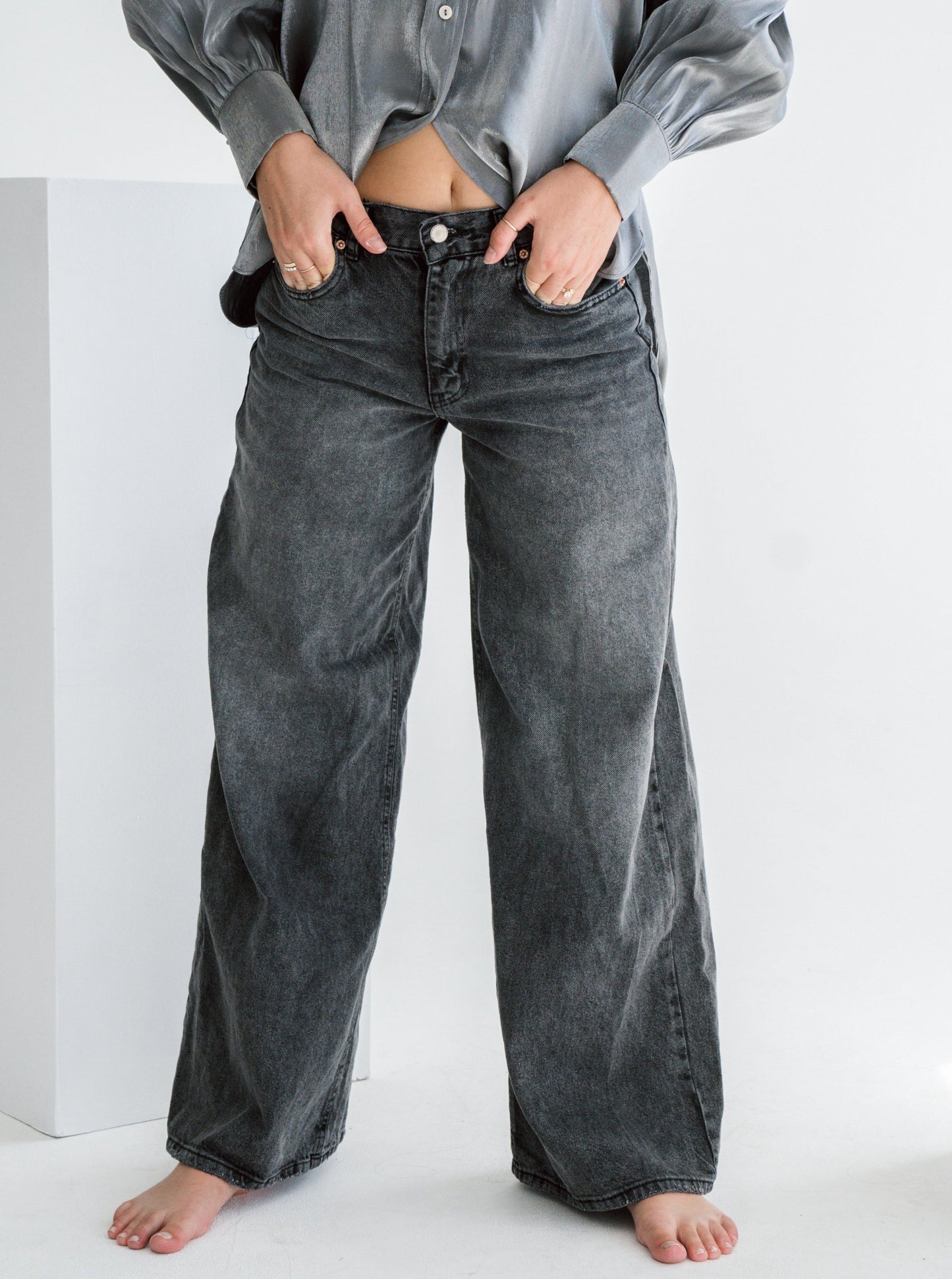 CHARCOAL WIDE LEG JEANS