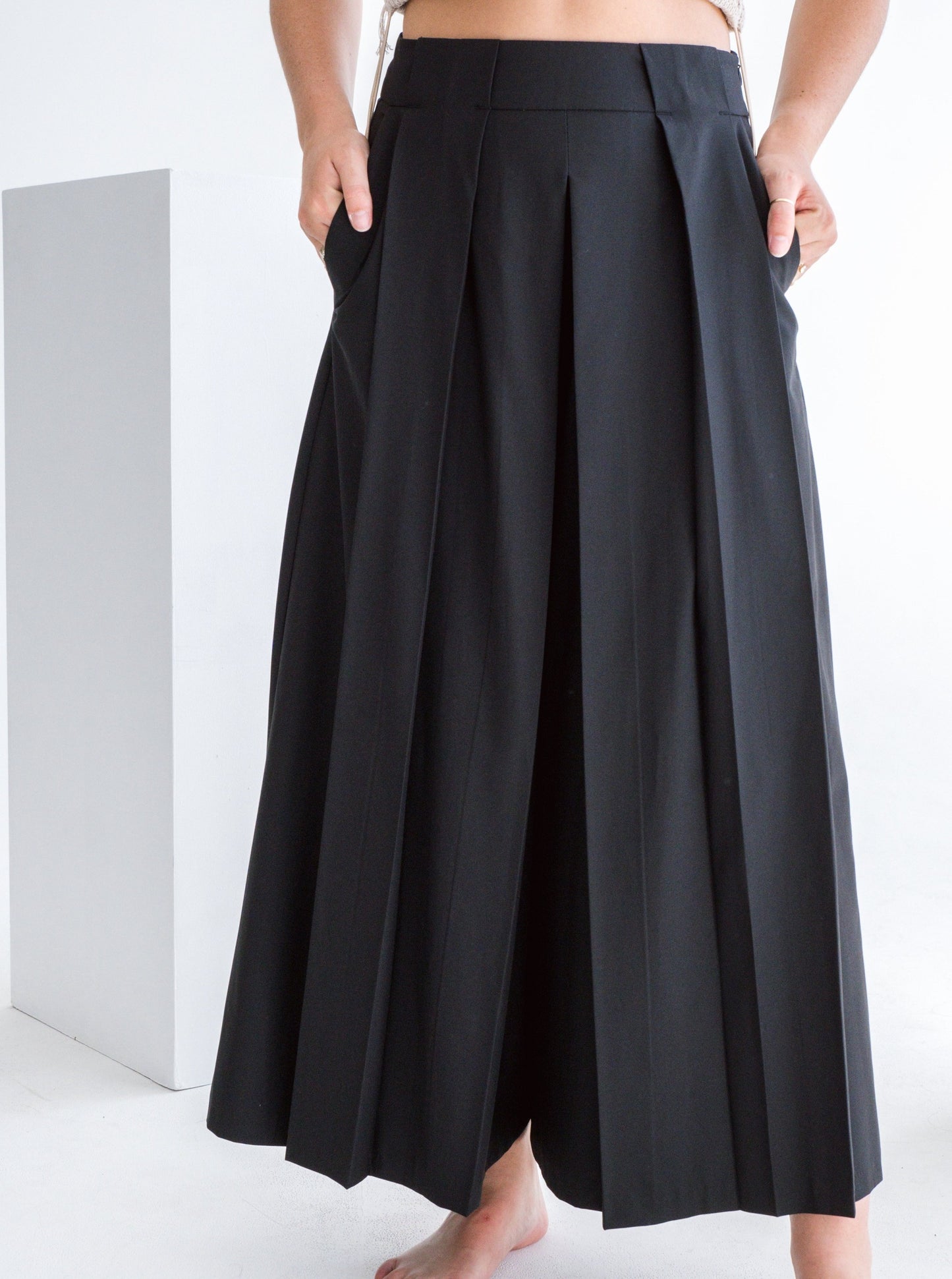 BLACK PLEATED PALAZZO PANTS