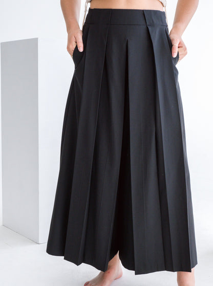 BLACK PLEATED PALAZZO PANTS