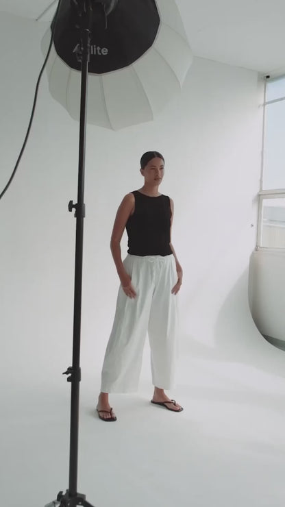 The Aera Pant in Soft Chalk